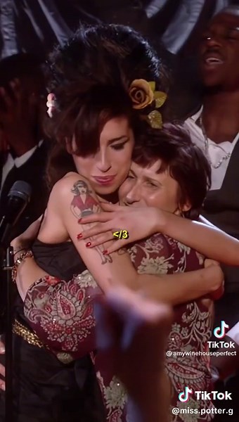 She always thinking about him 🥺🥺❤️ #amywinehouse #amywinehouseedit #amywinehousebr #sdv #sdvtodos #sdvtodosnahora #sdvnahora #fy #fypシ #fypシ゚viral #fypage #fyyyyyyyyyyyyyyyy #foryoupage #foryou #f4f #followforfollow #followback