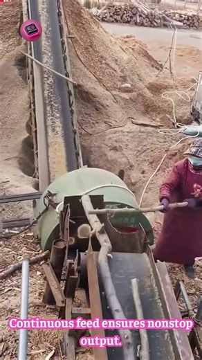 HIGH-SPEED WOOD SHREDDER — powerful blades turn logs into chips instantly #WoodProcessing #HeavyDuty