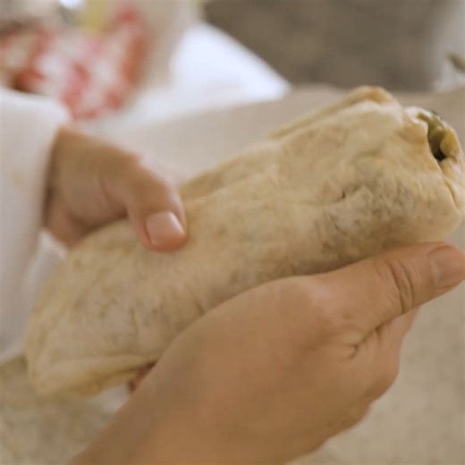 Eating out from the largest gas station! | Honeysuckle