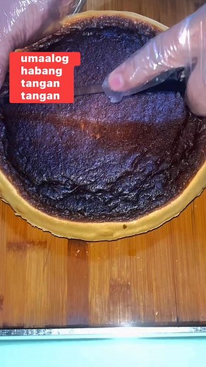 MALAMBOT NA EGG PIE #eggs #eggpie #eggpieatitsbest #eggpie INGREDIENTS; pabalat 150g - Lard 5g - Salt 1/2 cup - Water Add Vanilla 600g - 3rd Cake Flour INGREDIENTS; filling 600g - White Sugar 500g - Milk Boy 100g - Cake Flour 1/2 can - Evap Milk 2 1/2 cup - Water (375ml size of cup) 10pcs - Eggs Add Vanilla 10g - Salt | Robert Jabon