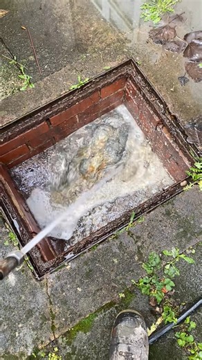 130K views · 1K reactions | Flushing out the old manhole hole  #stinky #poo #hole #flushing #money #spray #funny #man | Crystal JPV | Facebook