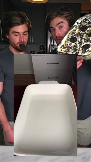 (👇recipe) Low Calorie, High Protein No Bake Ice Cream Oreo Cheesecake 👉 Click link in bio to finally get lean without restrictions 😡 Are you FOLLOWING @nickkazfit ✳️ Macros (makes 8 servings): 157 Cals, 20.75g Net Carbs, 4.25g Fat, 11.75g Protein ✳️ Ingredients for Bottom Layer: 2 1/2 Slices of 40 Calorie Bread, Diced 4 Oreo Thins, Crushed ✳️ Ingredients for Cheesecake Layer: 605g (2 2/3 Cup) Vanilla or Plain Greek Yogurt 113g (1/4 Cup) Nonfat Cream Cheese 28g (1 Small Package) Sugar Free Pud