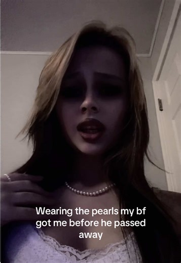 Valentine’s Day without him sucks I miss him so much.. #imissmyboyfriend #mourning #valentinesday @𝙰𝚗𝚗𝚊 ⚧︎ 🤍🪽