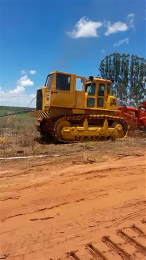 Trator de esteira com destocador de tocos #tratordeesteira #esteira #caterpillar | Michel Henrique Regner de Lima | Facebook