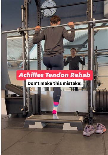 Don’t Rush This‼️ Slowly lowering your leg loads the Achilles tendon properly and drives that recovery mode 📈 What is this exercise for? Rehabilitation for injuries like: Achilles tendinopathy, calf strain, Ankle injuries and general foot muscle weaknesses. Remember: Control the movement and take your time! 🤝 #achillestendonitis #injuryfreerunning #runningtips