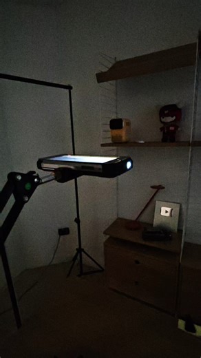 📱 8849 Tank 4 Pro - Mini cine integrado y memoria masiva 💵 A tan solo Q7,099 ⚙️ Potencia total: Dimensity 8300 con UFS 4.0, ideal para trabajo exigente y multitarea fluida. 🔋 Autonomía extrema: batería de 11,600 mAh con carga rápida de 120 W, lista al 100 % en solo 50 minutos. 🎥 Proyector DLP 720P: 100 lúmenes con enfoque automático láser y corrección trapezoidal, perfecto para proyectar presentaciones o contenido donde sea. 🖥️ Pantalla AMOLED 3K de 6.73" | 120 Hz: colores vivos, brillo alt