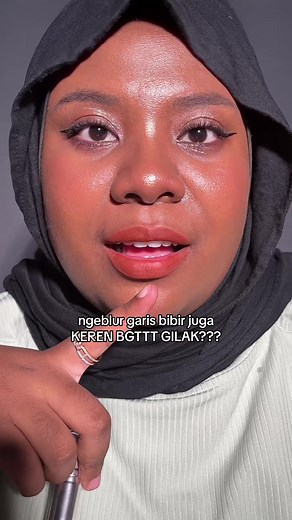 Kok bisa ngide ya, lipstick batangan transferproof tuh gmn konsep nya 😭😭 selama ini klo make lipstick udh pasti transfer, tp ini matte bgt woiii 😭👍🏻 #lipstick