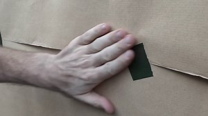 Die O-Straße in Berlin-Kreuzberg: ohne die alteingesessenen Geschäfte – eine Horrorvision? Am Mittwoch haben bedrohte Gewerbetreibende gezeigt, wie die Staße bald aussehen könnte. Das einizge was hilft, wird hier erfolgreich gemacht: sich organisieren und Widerstand leisten. | leftvision