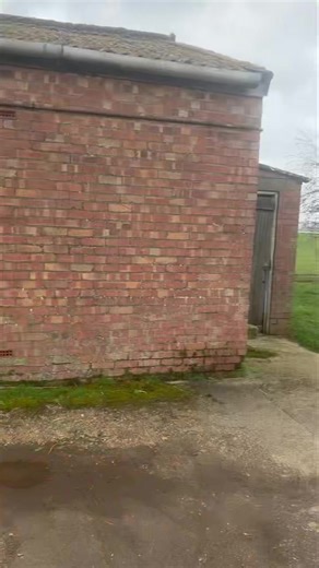 Morning after the awesome Studley Castle gig last night🤩 Stopped off at rehearsal studios on way home #dedication Working on new tunes being added to the show very soon. Sounds fantastic and can’t wait for you all to hear them 🙌 Any ideas on what songs we could be adding? Answers on a postcard or failing that in the comments below will be fine! 😉 HBTY ✌️ #simplyred #simplyredtribute #HoldingBackTheYears | Holding Back The Years - The Ultimate Simply Red Tribute Experience