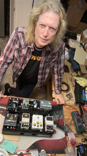 Peter Stroud on Instagram: "Wiring up my pedalboard with Evidence Audio SIS Solderless cables for our upcoming Close Enemies Jan tour. @closeenemiesofficial @evidenceaudio #pedalboard #solderlesscable"