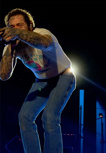 Post Malone performing “Wow.” in Fort Lauderdale, Florida at @Tortuga Music Festival 🤍 #postmalone #posty #festival #concert