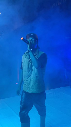 It’s always a great feeling performing for my Akokites !!! Had so much fun last night 💛💫 | Laycon