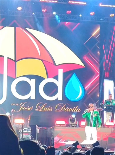 ¡Qué noche la del 6 de junio en el Rodeo Texcoco! 🤠✨ Todavía se me pone la piel de gallina al recordar este momento. Les comparto un cachito de lo que se vivió con el Grupo Mojado. Escuchar esos clásicos en vivo, cantar a todo pulmón con un lleno total y ver ese escenario vibrar con tanta energía fue una experiencia increíble. Si estuviste ahí, búscate en el video; y si no, ¡dale play y viaja con este rolón! 🎶🎤 ¿Cuál es tu canción favorita de ellos? Los leo en los comentarios 👇 #RodeoTexcoco