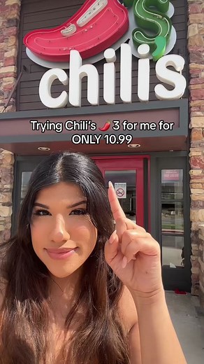 Let's take a look at everything I got from @Chili’s Grill & Bar 3 for me, for only 10.99 (plus tax) I got an appetizer, a drink, and an entree. The big mouth crispy chicken sandwhich was insanely delicious! #3forme #chilis #restaurantreviewwithari #ad