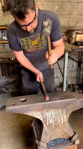 3.4K views · 36 reactions | Blacksmith forging shelf brackets #blacksmith #blacksmithtools #makingvideos #blacksmithshop #Shorts #virals #best #fyp | Mensure Back | Facebook