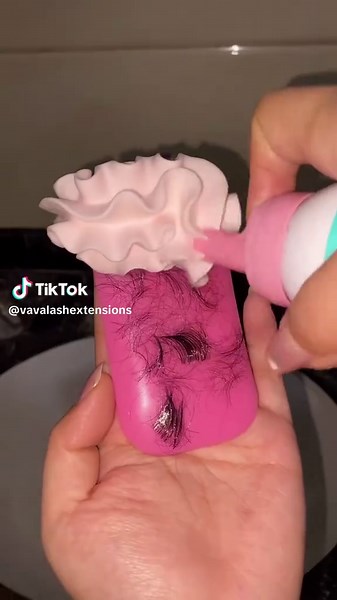This is how you clean your pink silicone holder pad! ✨ From messy to fresh in 3 quick steps: ✅ Lash shampoo scrub ✅ Rinse under water ✅ Good as new, ready to use again! Who’s adding this hack to their routine? Get on Tik Tok @VAVALASHES #LashTech #SiliconeHolderPad #LashTips #vavalash #LiverpoolLashes