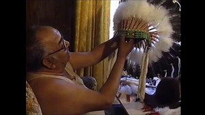 ARC⏪HIVES War bonnets are important ceremonial head pieces worn by chiefs, warriors and dignitaries. The Blood Tribe's Orton Eaglespeaker, an expert war bonnet maker, explains the intricacies of crafting these iconic head pieces. The video is an except from the Buffalo Journal series, 1990. 📚 Browse online here https://collections.galtmuseum.com/ 🖼 Order photos https://bit.ly/2Pb0wdI 📩 Email: archives@galtmuseum.com (Andrew) | Galt Museum & Archives