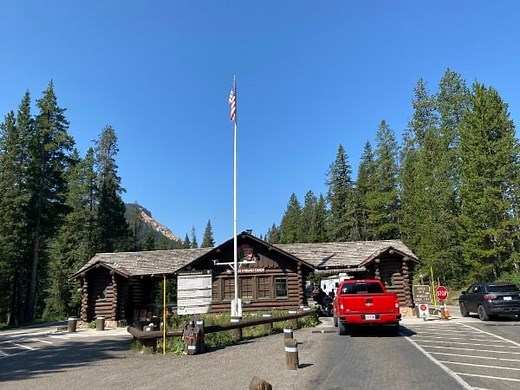 Yellowstone Northeast Entrance: Travel Guide - wereintherockies