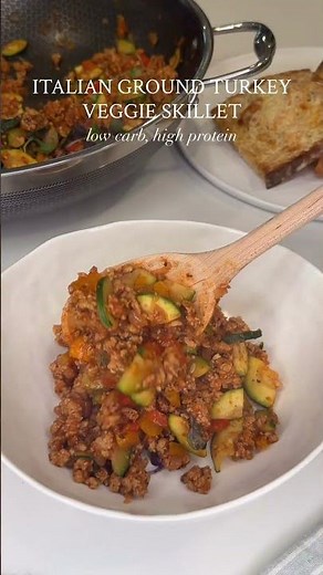 🧅🧄My Italian Ground Turkey & Veggie Skillet is a one-pan, high-protein dinner packed with flavor