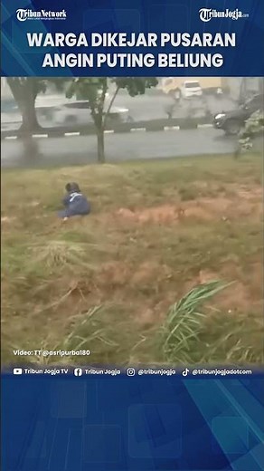 Warga Dikejar Pusaran Angin Puting Beliung