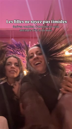 Les Décadrées | Spécialiste Médias Sociaux | Coach Instagram on Instagram: "Si tu veux booster ton engagement et attirer plus d’abonnés qualifiés… tu es exactement au bon endroit. 🫶🏼😍✨ Quand on a lancé Les Décadrées, on était 180 abonnés. Aucun réseau, aucune agence derrière nous. Juste deux filles qui postaient avec constance, stratégie… et zéro ego. Un peu plus d’un an plus tard : 25 000 abonnés, des clientes chaque semaine, une communauté en feu et une business qui scale. 🙌🏻 Et je te le 