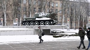 WHY NOW? ABC’s Andrew Dymburt has a closer look at why Russia attacking Ukraine is part of Vladimir Putin’s post-Soviet mission. | World News Now