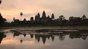 Backpacking seems like too much effort? Float down the majestic Mekong in comfort as you immerse yourself in the beauty of Vietnam and Cambodia 🛥🌅🙏🇰🇭🇻🇳 | G Adventures