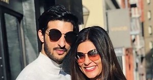 Fan asks lovebirds Sushmita Sen, Rohman Shawl about their wedding plans; their reaction is too cute