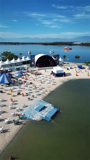 Fabinho da Feira 🍏🍇🍓 on Instagram: "✨🎆 Réveillon no Piscinão de Ramos 🎆✨ Convidamos todos os moradores e visitantes para celebrar a virada do ano no Piscinão de Ramos, o cartão-postal da Zona Norte do Rio. Um espaço de alegria, encontro e celebração, preparado para receber a todos com muita energia positiva para começar o novo ano em grande estilo. Aproveitamos para agradecer ao prefeito @eduardopaes e ao vice-prefeito @eduardo.cavaliere pelo apoio e compromisso com o lazer, a cultura e o b