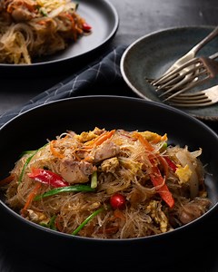 Thai Stir-fried Glass Noodles ✌🏻😱💥🤗... if you love Thai noodles...you'll love this one! Get the recipe: https://www.marionskitchen.com/pad-woonsen/ | Marion Cooks Asian Food Classics