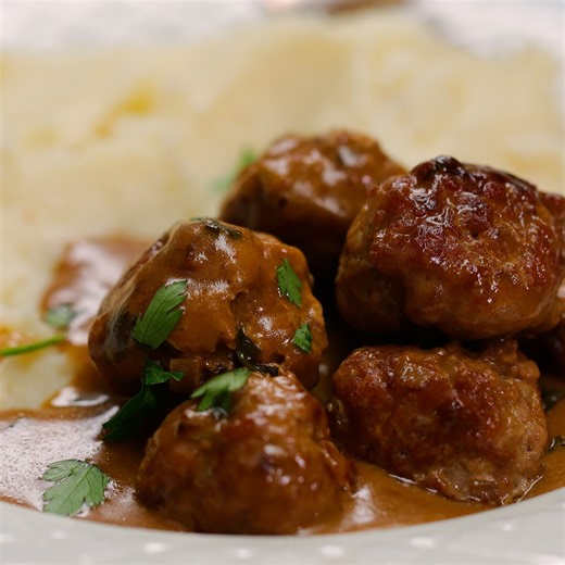 Mini Turkey Meatballs In A Creamy Sauce With Mash