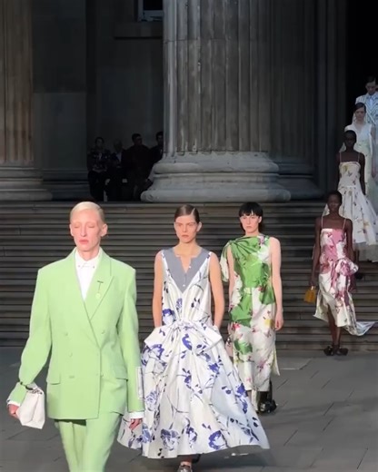 It was all about androgynous beauty on Erdem’s spring runway. See all of the details here: https://www.vogue.com/article/erdems-ss25-beauty?utm_source=facebook&utm_medium=social&utm_campaign=dhfacebook&utm_content=app.dashhudson.com/voguemagazine/library/media/453074283 | Vogue