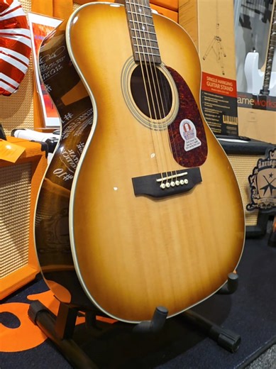 Headway HF-Essential ASB Acoustic Guitar Amber Sunburst at Davis Guitar Music Centre Singapore Davis Guitar Music Centre has been the official distributor for Headway Guitars since 2013. Davis Guitar Music Centre played a pivotal role in introducing Headway's iconic Sakura guitar collection upon its 2014 debut, being its first distributor. Davis Guitar Music Centre has consistently supported Headway's innovative craftsmanship by promoting unique models, such as the Sakura guitars and Coffee guit