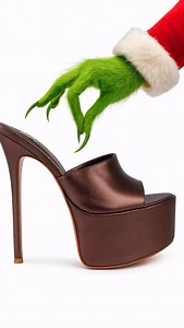 When even the Grinch can’t resist a Kandee Christmas steal… 🎄✨ Better hide your heels, darlings. SAVE UP TO 60% online #KandeeShoes #KandeeGirl #CaviarCollection #blackfriday #KandeeChristmas #FestiveFashion #HolidayGlam #ChristmasStyle #ShoeAddict #ShoeLove #LuxuryHeels #DesignerHeels #HighHeelObsessed #FashionEditorial #HolidayEditorial #ChristmasCampaign #Grinchmas #GrinchVibes #ChristmasAesthetic #LuxuryLifestyle #FestiveSeason #HeelsOfInstagram #FashionInspo #ChicStyle #GlamLife #HolidayMo