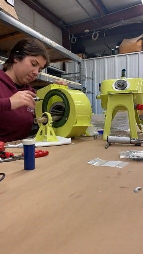 64K views · 1K reactions | #howtohelicopter  #jetranger #helicopterpilot #refuel #mechanic #maintenance #aviation #inspection #airfilter #stlouis | How To Helicopter | Facebook