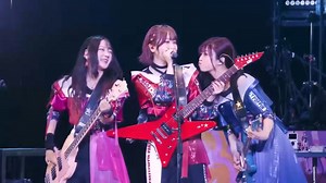 我认为序曲是PPP最青春的歌曲！听爱美唱这首歌让我仿佛回到了与PPP初次邂逅的瞬间，旋律响起时非常有PPP的感觉，让人闪闪发光心动不已！