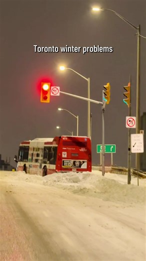 TTC buses got stuck today 😅❄️ Has this happened to you in Toronto? #torontowinterstorm #toronto #winterstorm #boxingday #ttctoronto