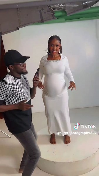 Stylish Pregnancy Photoshoot Outfit Ideas