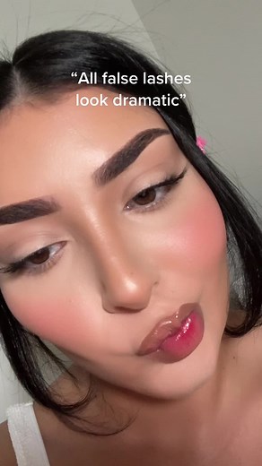 Achieve Dramatic Makeup Look with False Lashes