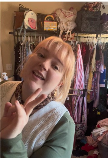 OOTD before donating a ton of my clothes to a local consignment shop that supports victims of domestic violence #donate #stopdomesticviolence #ootd #closetcleanout