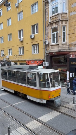 [Sofia] Passage d’un Tatra T6A2/SF en approche de la Place Garibaldi