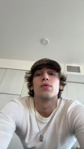 Vinnie Hacker: Mastering Dance Moves on TikTok