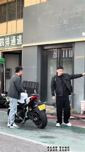 Mastering the Perfect Wheelie | Extreme Bike Stunt Control #riderskills #rider