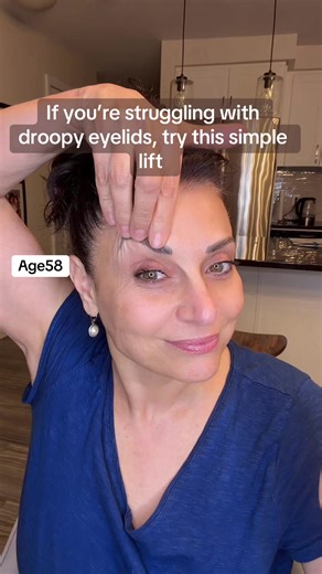 If you’re struggling with droopy eyelids, try this simple lift Using a facial roller, gently glide along the brow bone and lift toward the temples. This helps boost circulation, release tension, and refresh tired-looking eyes. Just 60 seconds before bed can make a difference when you stay consistent. Save this to try tonight #over50 #facefitroller #naturalfacelift #lymphaticdrainage #musclerecovery