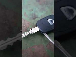 How to replace the battery in the Dacia Sandero key.