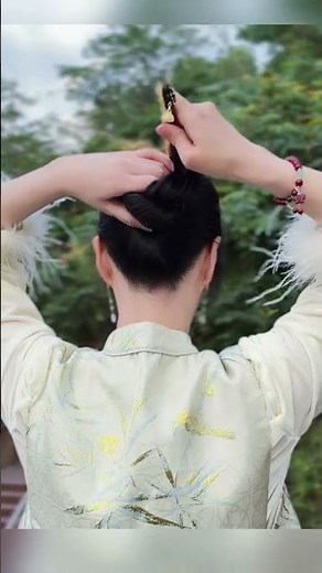 Impressive Middle Part Hairstyle: Perfect for Everyone! HairStyle