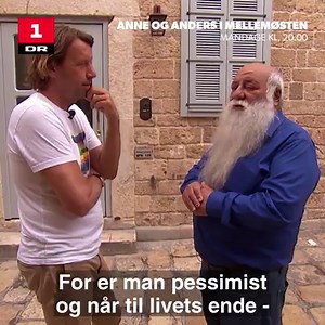 Anne og Anders i Mellemøsten (3:4) Hvis man mangler at møde en mellemting mellem Gandalf, Simon Spies og Jesus: Så bor han i havnebyen Akko i Israel. Og på mandag kl 20 er han inde i fjernsynet. Uri Buri, der er kendt for sine hoteller og restauranter i Israel, tror på, at drusere, muslimer, kristne, ateister, hinduer - og måske endda nogle fra Slagelse - kan bo dør om dør. Det gør de i Akko. #AnneogAndersiMellemøsten #Israel #Mandagkl20 #DR1 | Anders Agger