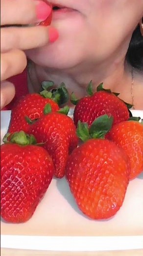 MEB Fresh Strawberries Short #mukbang #asmreating #nutella #chantilly #fruits