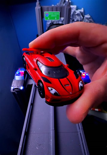 1/64 Police chase #hotwheels #koenigsegg #supercar #bugatti #NeedForSpeed