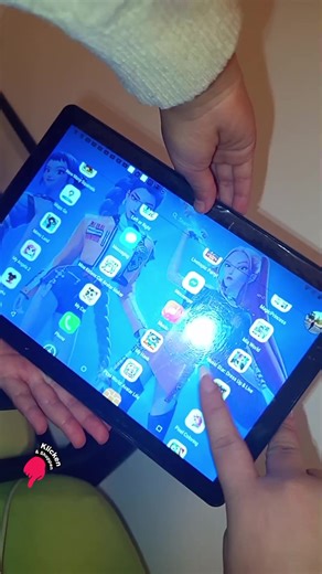 Leistung und Unterhaltung in Ihren Händen! 🔥 📱 10,1-Zoll Android Tablet Perfekt zum Lernen, Arbeiten, Filme schauen oder für Kinder. ✨ Highlights: ✅ 10,1-Zoll Display – klare Bilder und lebendige Farben ✅ Android-System – benutzerfreundlich, Zugriff auf tausende Apps ✅ Ideal für Online-Unterricht, Videotelefonie und Entertainment ✅ Modernes Design, leicht und einfach überall mitzunehmen 🎬 Lernen, arbeiten, spielen und Ihre Lieblingsserien genießen – alles mit einem Tablet. 👩‍👧 Geeignet für 